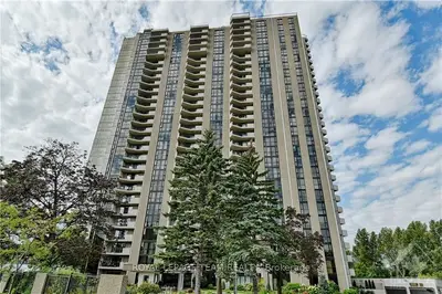 Condo Apartment in Woodroffe