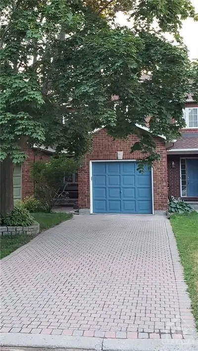 Att/Row/Townhouse in Barrhaven