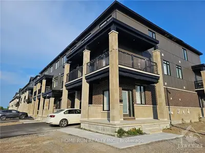 Att/Row/Townhouse in Kanata