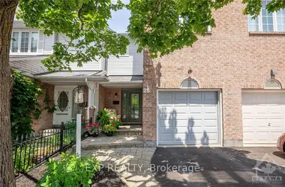 Att/Row/Townhouse in Stittsville - Munster - Richmond