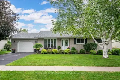 Detached in South Stormont