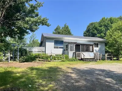 Detached in Bonnechere Valley