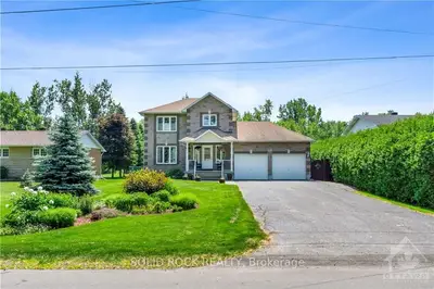 Detached in Russell