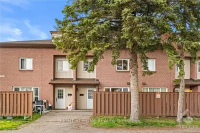 Condo Townhouse in Smiths Falls