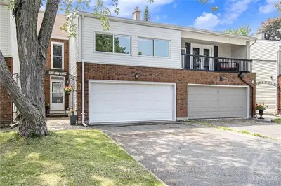 Att/Row/Townhouse in South of Baseline to Knoxdale