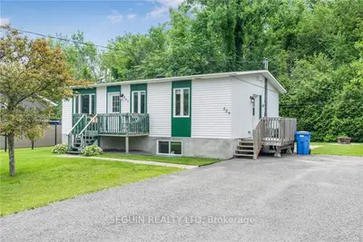 Duplex in Champlain