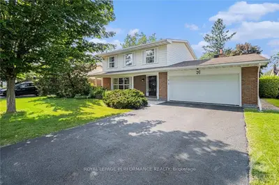 Detached in Hunt Club - Windsor Park Village and Area