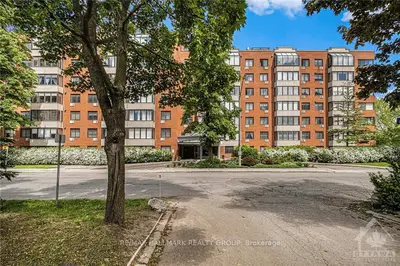 Condo Apartment in Manor Park - Cardinal Glen and Area