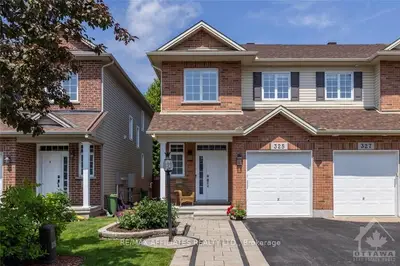 Att/Row/Townhouse in Kanata
