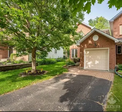 Att/Row/Townhouse in Kanata