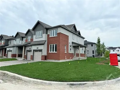 Att/Row/Townhouse in Kanata