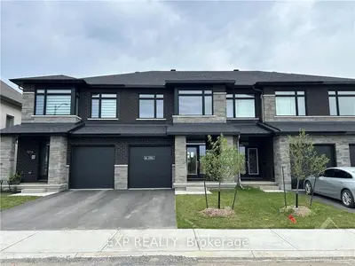 Att/Row/Townhouse in Blossom Park - Airport and Area