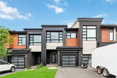 Att/Row/Townhouse in Kanata
