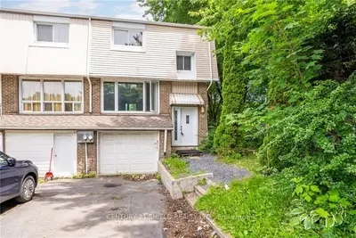 Att/Row/Townhouse in Cornwall