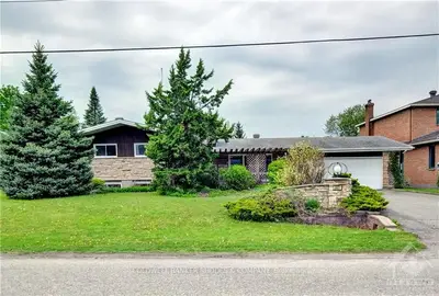 1671 St Barbara Street N, Blossom Park - Airport And Area, On K1t 1l8