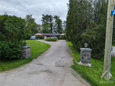 2028 Merivale Road, Tanglewood - Grenfell Glen - Pineglen, On K2g 1g6
