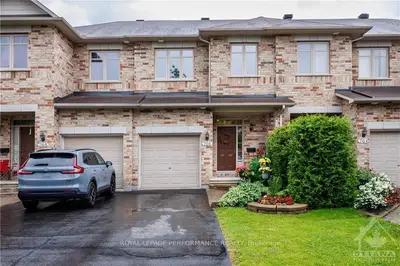 Att/Row/Townhouse in Blossom Park - Airport and Area