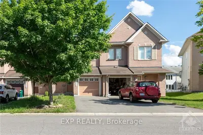Att/Row/Townhouse in Kanata
