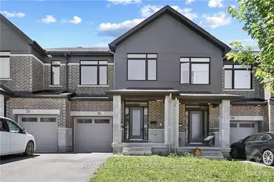 Att/Row/Townhouse in Stittsville - Munster - Richmond