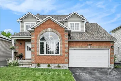 Detached in Russell