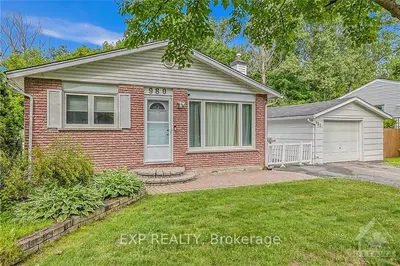 Detached in Cyrville - Carson Grove - Pineview