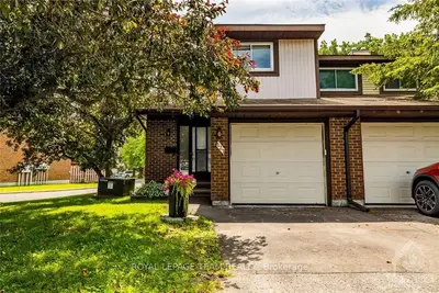 Condo Townhouse in Kanata