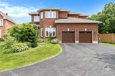 Detached in Hunt Club - Windsor Park Village and Area