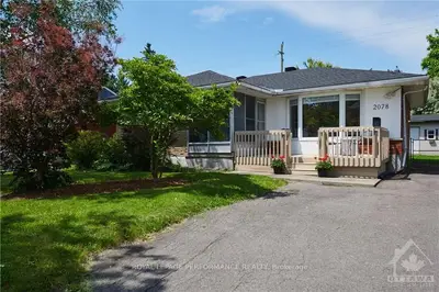 Detached in Elmvale Acres and Area