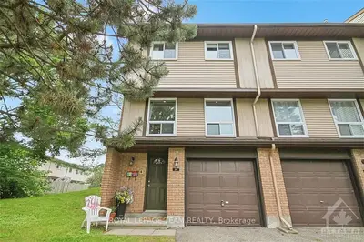 Condo Townhouse in Kanata