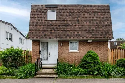 Condo Townhouse in Beacon Hill North - South and Area