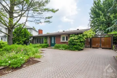 Detached in Beacon Hill North - South and Area