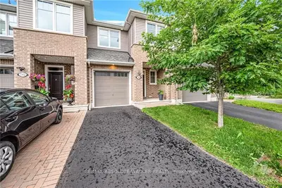Att/Row/Townhouse in Blossom Park - Airport and Area