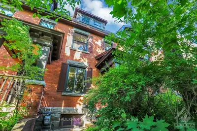 Att/Row/Townhouse in Glebe - Ottawa East and Area