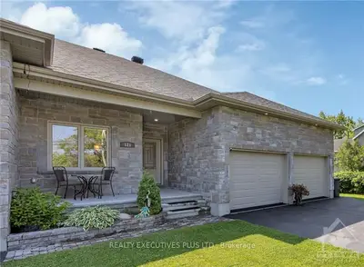 Semi-Detached in Champlain