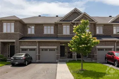 Att/Row/Townhouse in Kanata