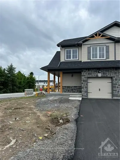 Att/Row/Townhouse in Smiths Falls