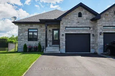 Semi-Detached in Champlain