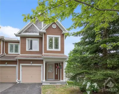 Condo Townhouse in Kanata