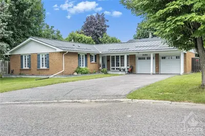 Detached in Beacon Hill North - South and Area