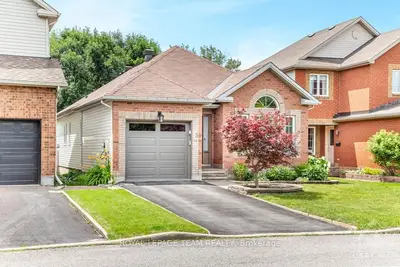 Detached in Overbrook - Castleheights and Area
