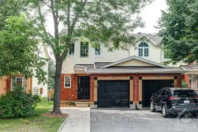 Att/Row/Townhouse in Kanata