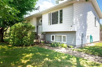 Detached in Laurentian Hills