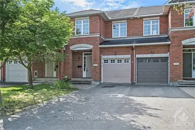 Att/Row/Townhouse in Barrhaven