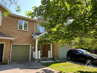 Att/Row/Townhouse in Kanata