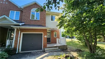 Att/Row/Townhouse in Kanata