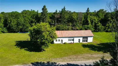 Detached in Greater Madawaska