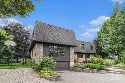 Detached in Beacon Hill North - South and Area