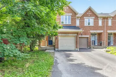 Att/Row/Townhouse in Kanata