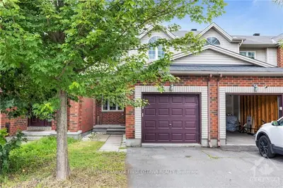 Att/Row/Townhouse in Kanata