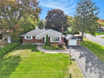 20 ROUNDHAY Drive, South of Baseline to Knoxdale, ON K2G 1B5